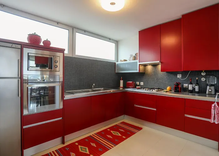 Villa Casa Andorinha With Private Pool & Coastal Views *